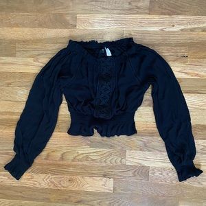H&M Black cropped long sleeve blouse